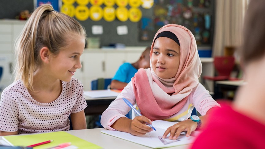 Berliner Willkommensklassen: Positive Einschätzungen für den Spracherwerb, Integration in den Schulalltag ausbaufähig